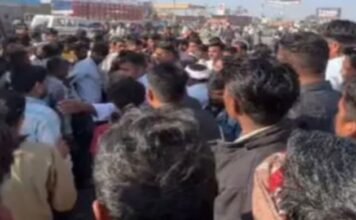 बकाया लेनदेन को लेकर ट्रक ड्राइवर और मैकेनिक के बीच चले लात-घूंसे, हाईवे पर लगा लंबा जाम