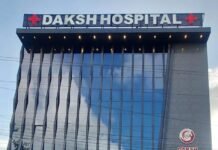 दक्ष हॉस्पिटल में इलाज नही गुंडागर्दी हो रही है: अटेंडर तूझे तमीज सीखा दूंगी, पहले पैसे दे फिर पेशेंट को छोडूंगी: डॉक्टर