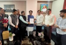 महुवा विधायक राजेंद्र मीना का जांगिड समाज के सम्मान में विधानसभा में आवाज उठाने पर जांगिड़ समाज के पदाधिकारी ने किया सम्मान