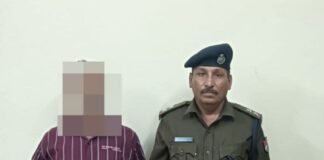 ऑपरेशन “उपलब्ध” में बड़ी कार्रवाई: न्यू कोटा आरक्षण केंद्र पर टिकटों की कालाबाजारी करते व्यक्ति को पकड़ा