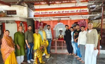 नई कार्यकारिणी ने कुलदेवी मंदिर में पूजन कर लिया समाज सेवा का संकल्प