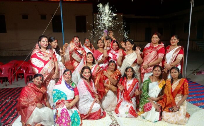 लाडपुरा: महिला दिवस पर फागोत्सव की धूम, मातृशक्ति ने खेली फूलों की होली