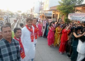 चेटीचंड पर्व: मांडलगढ़ में सिंधी समाज की भव्य वाहन रैली, युवाओं ने दिया हेलमेट लगाने का संदेश चेटीचंड पर्व: मांडलगढ़ में सिंधी समाज की भव्य वाहन रैली, युवाओं ने दिया हेलमेट लगाने का संदेश