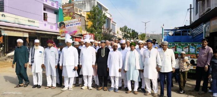 काछोला में मनी ईद: मुल्क में अमन-चैन की दुआ, पुलिस की हुई दस्तारबंदी