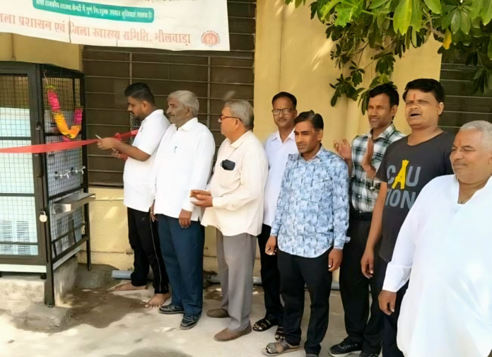 महुआ: रिटायरमेंट पर माता-पिता की स्मृति में भामाशाह ने अस्पताल को भेंट किया वाटर कूलर