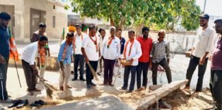 लाडपुरा में भाजपा कार्यकर्ताओं ने सार्वजनिक स्थलों पर की सफाई, ‘गांव बस्ती चलो’ अभियान के तहत लाभार्थियों से किया संवाद