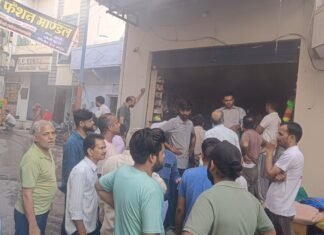 मांडल के प्रताप नगर में दुकान में लगी आग, दो घंटे की मशक्कत के बाद पाया काबू