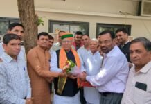 न्यायालय परिसर स्थानांतरण का विरोध तेज, अधिवक्ताओं ने केंद्रीय मंत्री मेघवाल को सौंपा ज्ञापन